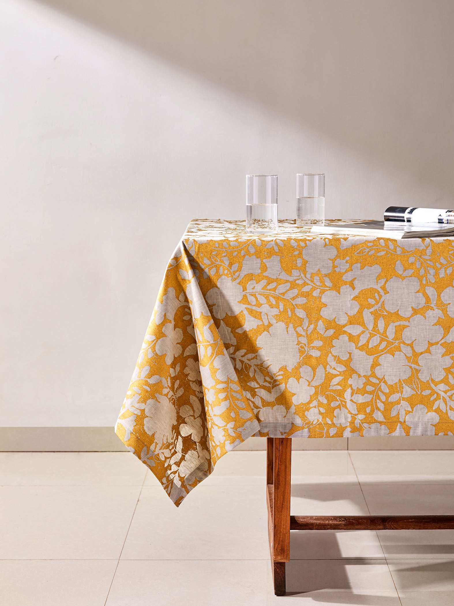 Grey & Gold Table Cloth Small