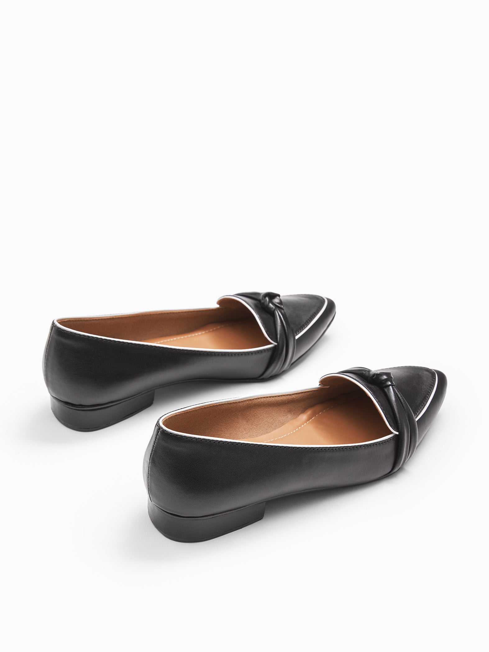 Monochrome knotted loafers