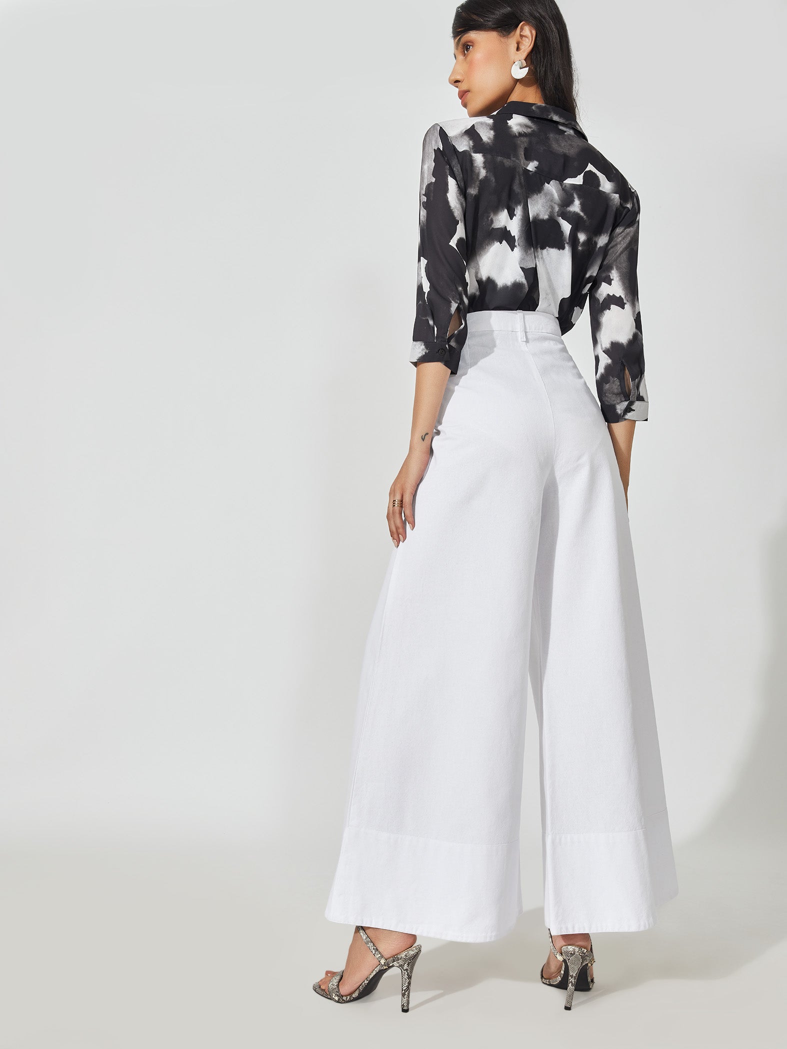 White Wide Bottom Flare Pants